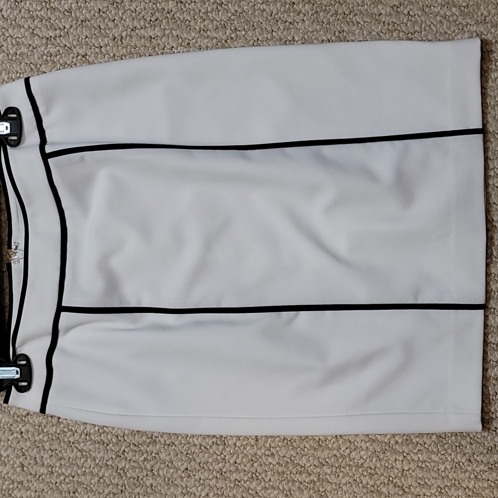 Calvin Klein White/Black Skirt - Size 4P ***Jacket Sold Separately Due to Size